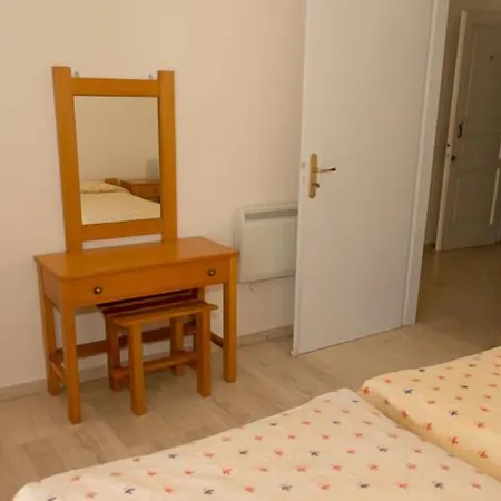 Elena Aparthotel