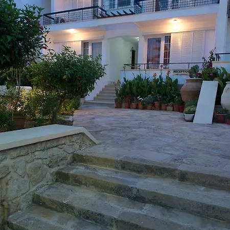 Elena Aparthotel 2*