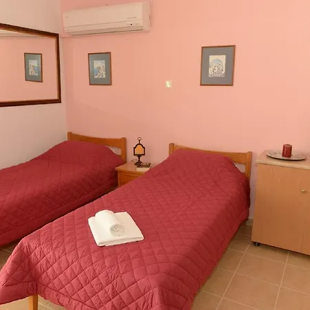 Aparthotel Elena 2*