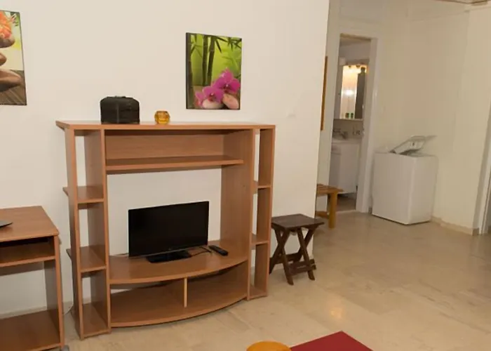 Lägenhetshotell Elena 4*