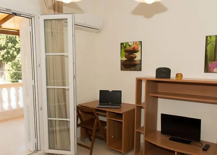 Lägenhetshotell Elena 4*