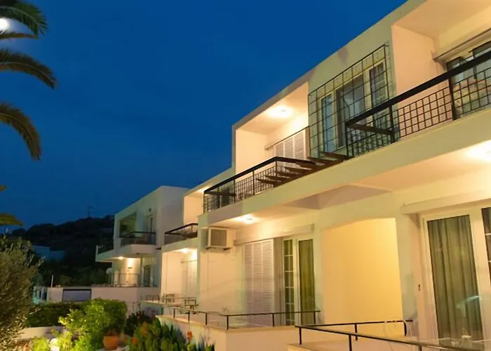 Lägenhetshotell Elena 4*